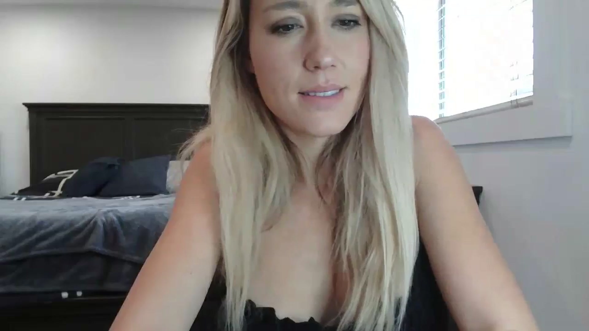 Gallery image thumbnail from blondmilf92's myfreecams stream on, 02/12/2024, 21:20 image 7 of 20