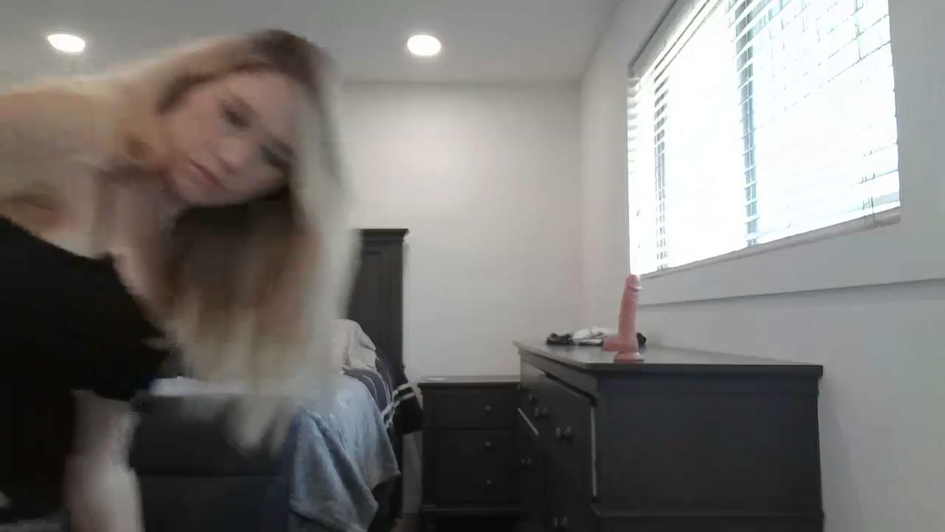 Gallery image thumbnail from blondmilf92's myfreecams stream on, 02/12/2024, 21:20 image 2 of 20