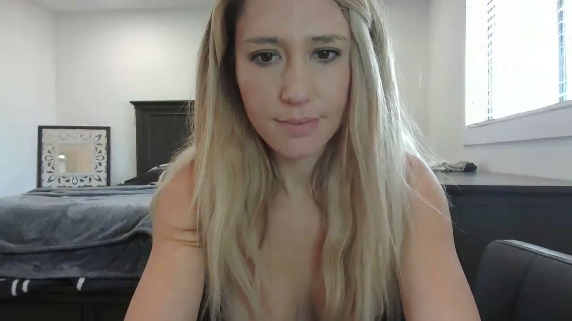 Gallery image thumbnail from blondmilf92's myfreecams stream on, 02/12/2024, 21:44 image 19 of 20