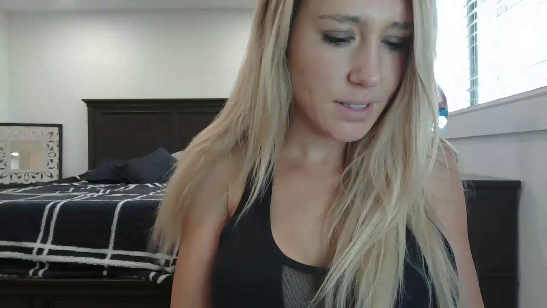 Gallery image thumbnail from blondmilf92's myfreecams stream on, 02/16/2024, 22:23 image 13 of 20