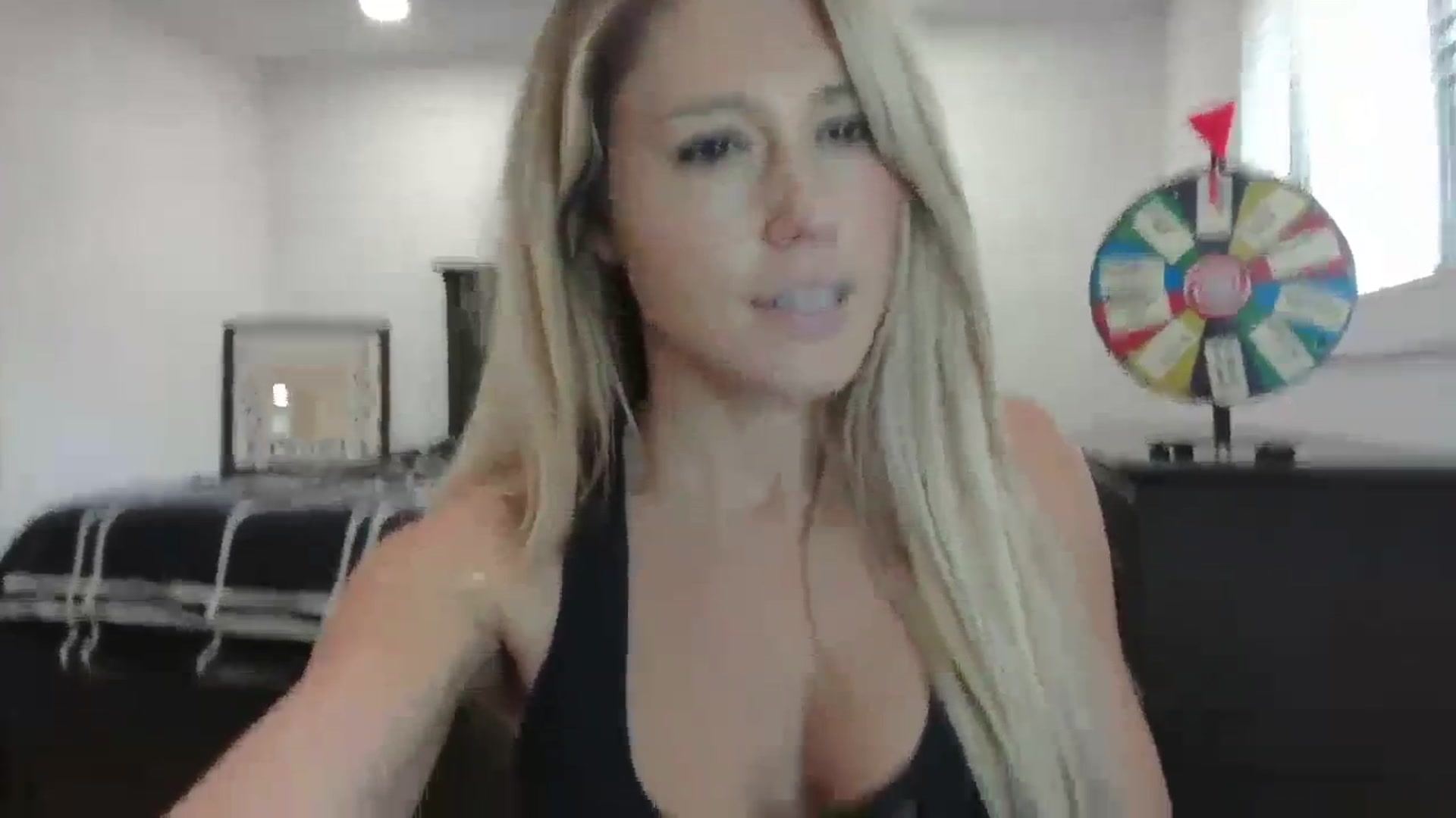 Gallery image thumbnail from blondmilf92's myfreecams stream on, 02/16/2024, 22:23 image 15 of 20