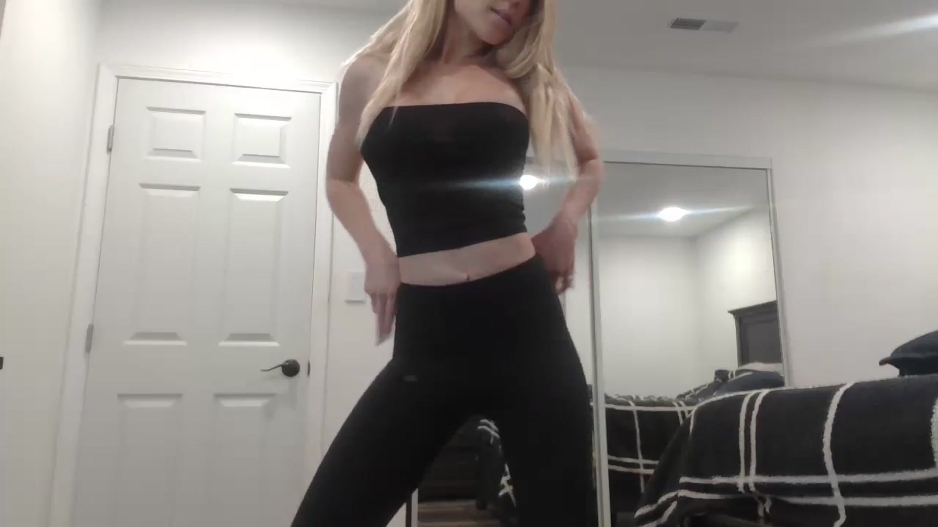 Gallery image thumbnail from blondmilf92's myfreecams stream on, 02/21/2024, 07:58 image 17 of 20