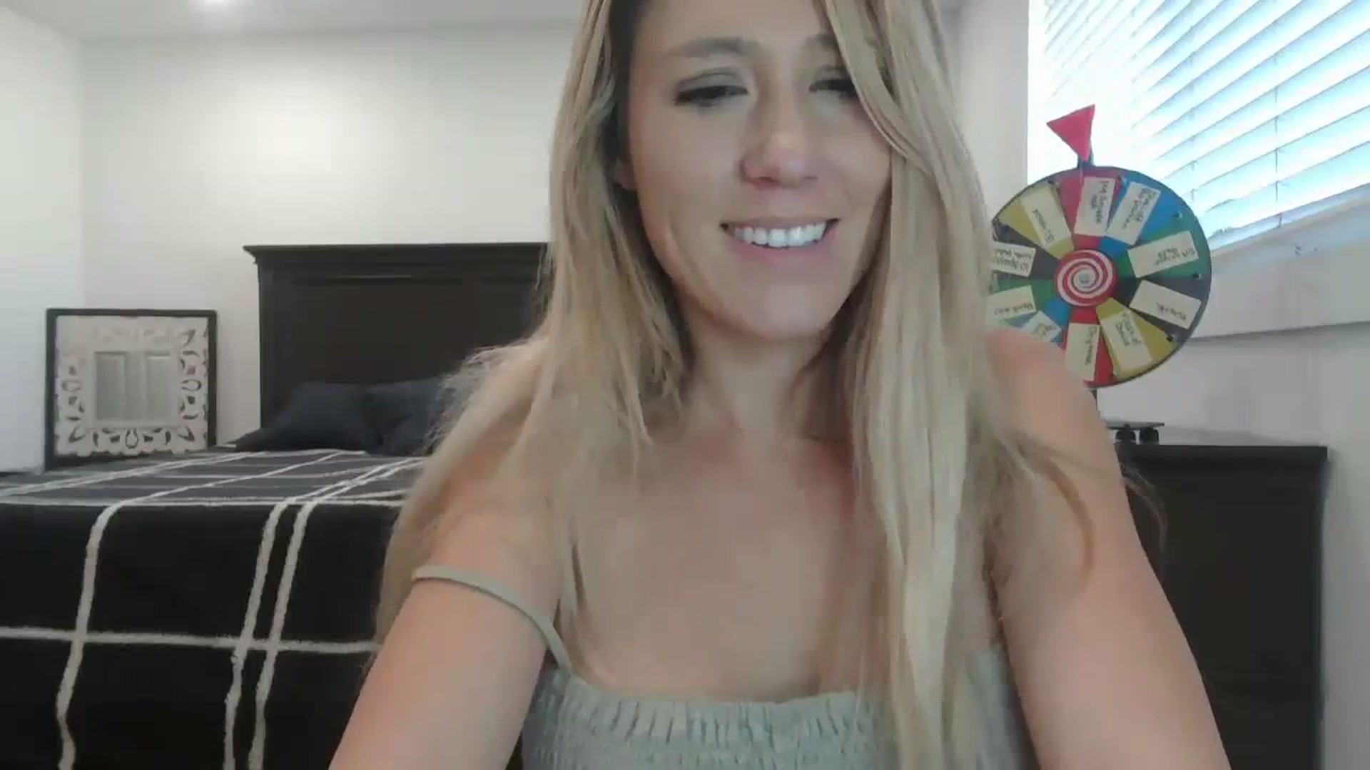 Gallery image thumbnail from blondmilf92's myfreecams stream on, 02/21/2024, 21:03 image 13 of 20