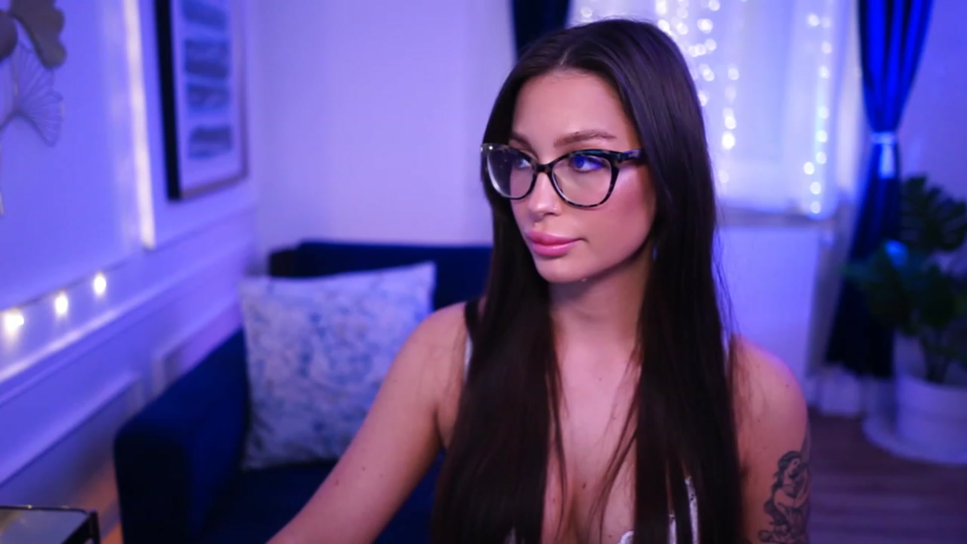 Gallery image thumbnail from blueexstacey's myfreecams stream on, 11/16/2022, 08:33 image 13 of 20