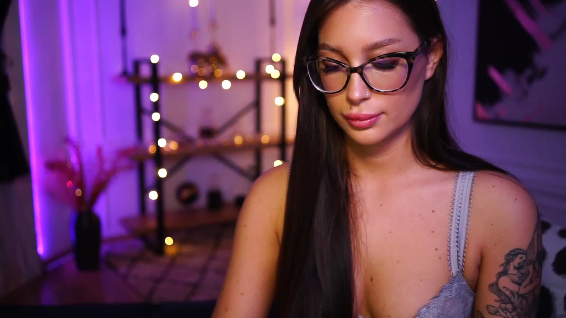 Gallery image thumbnail from blueexstacey's myfreecams stream on, 11/22/2022, 01:45 image 15 of 20