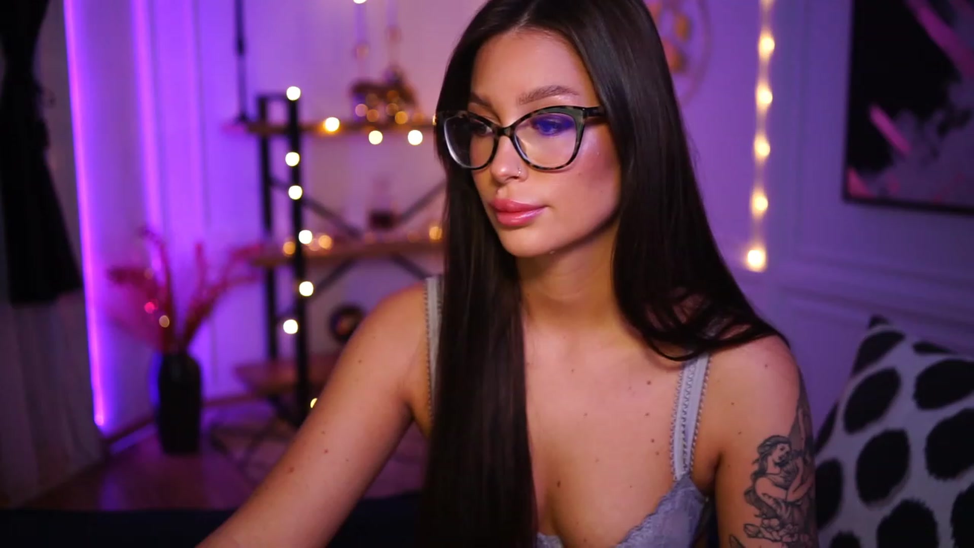 Gallery image thumbnail from blueexstacey's myfreecams stream on, 11/22/2022, 03:55 image 4 of 20