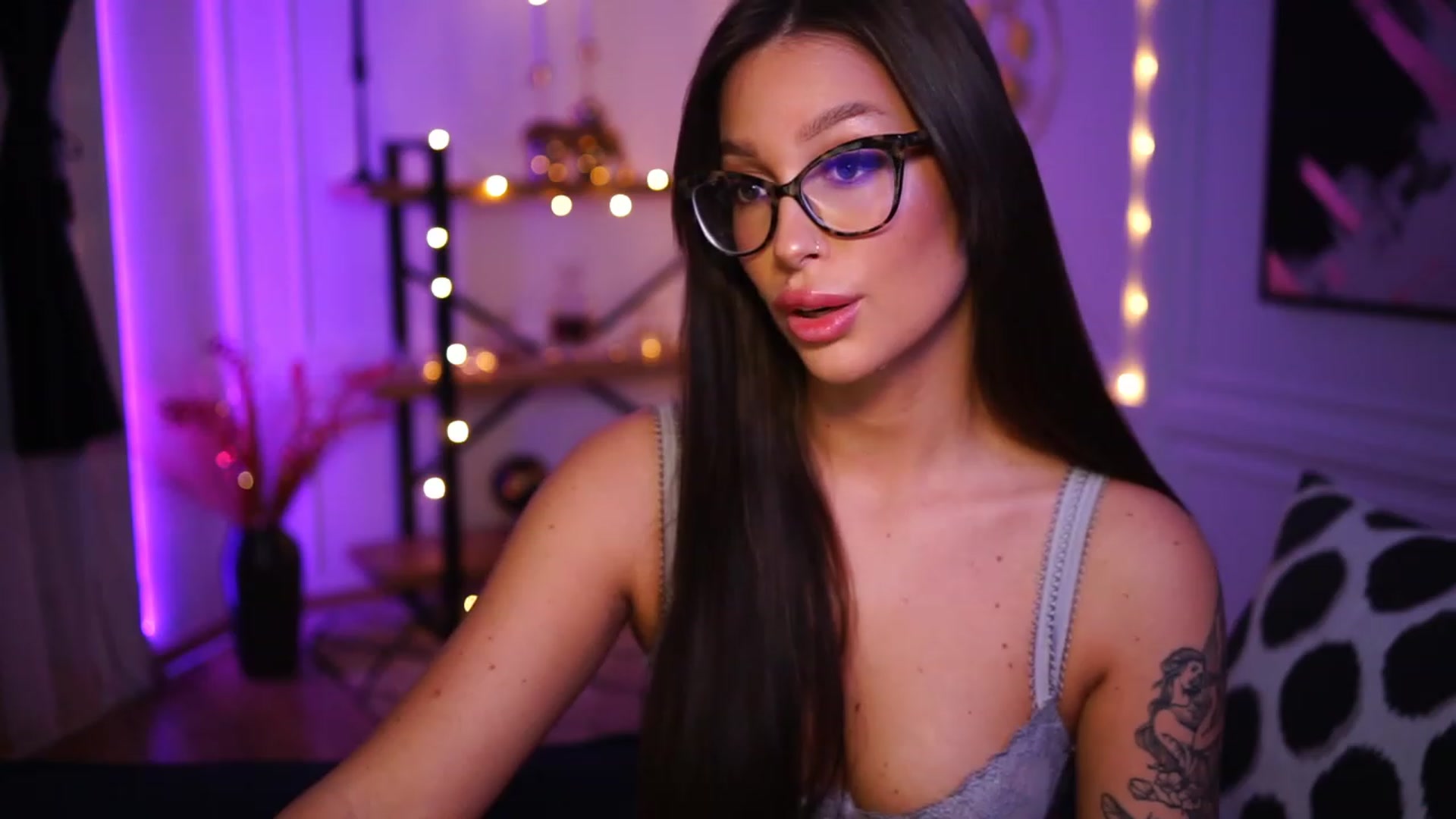Gallery image thumbnail from blueexstacey's myfreecams stream on, 11/22/2022, 03:55 image 5 of 20