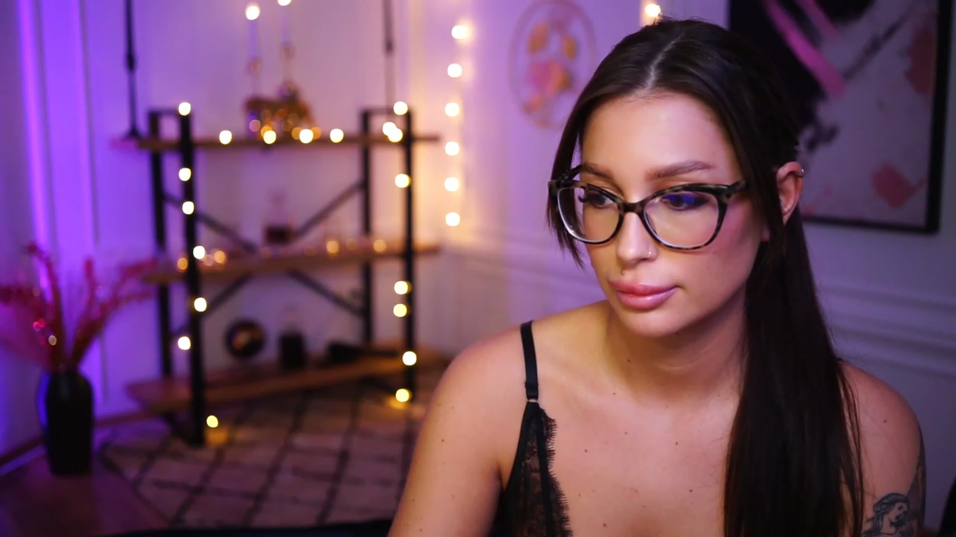Gallery image thumbnail from blueexstacey's myfreecams stream on, 11/23/2022, 04:24 image 20 of 20