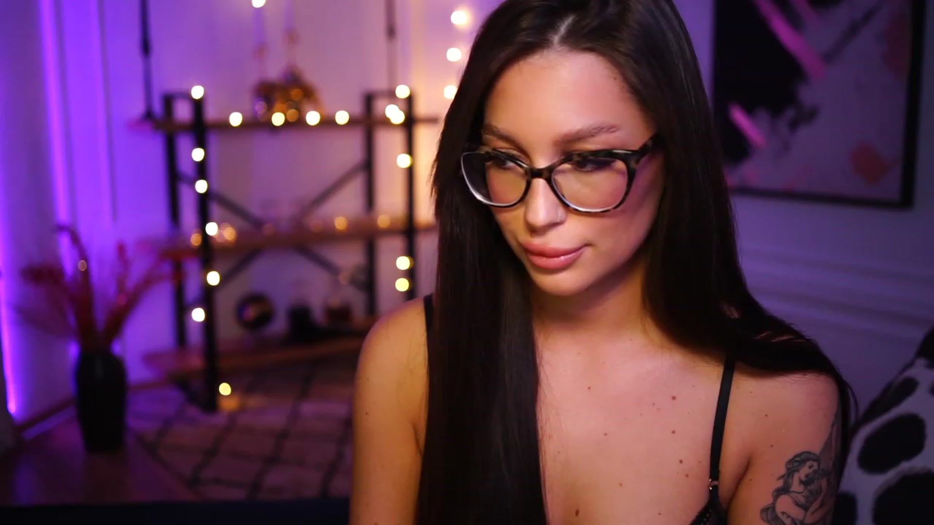 Gallery image thumbnail from blueexstacey's myfreecams stream on, 11/25/2022, 02:28 image 13 of 20