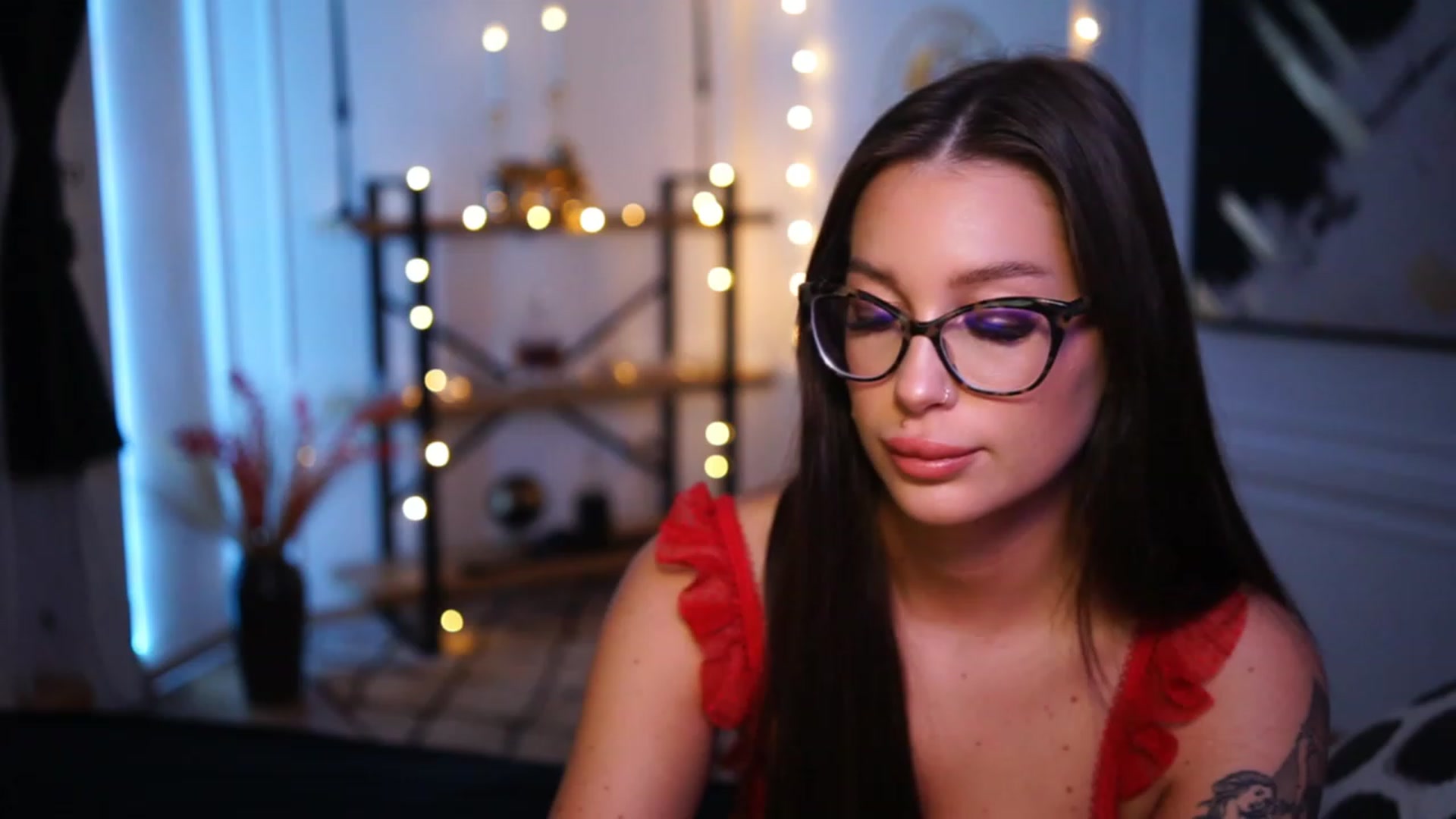 Gallery image thumbnail from blueexstacey's myfreecams stream on, 12/02/2022, 01:53 image 4 of 20