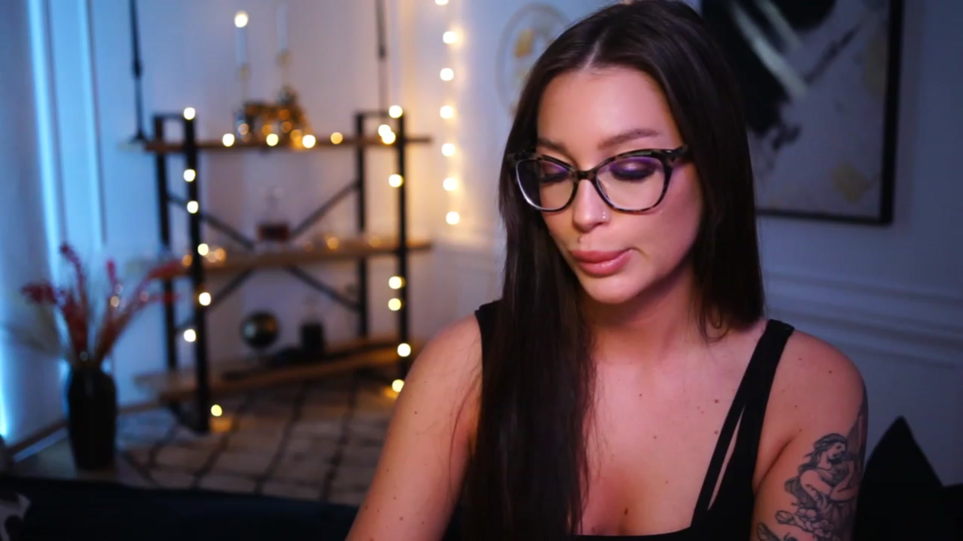 Gallery image thumbnail from blueexstacey's myfreecams stream on, 12/02/2022, 02:12 image 11 of 20
