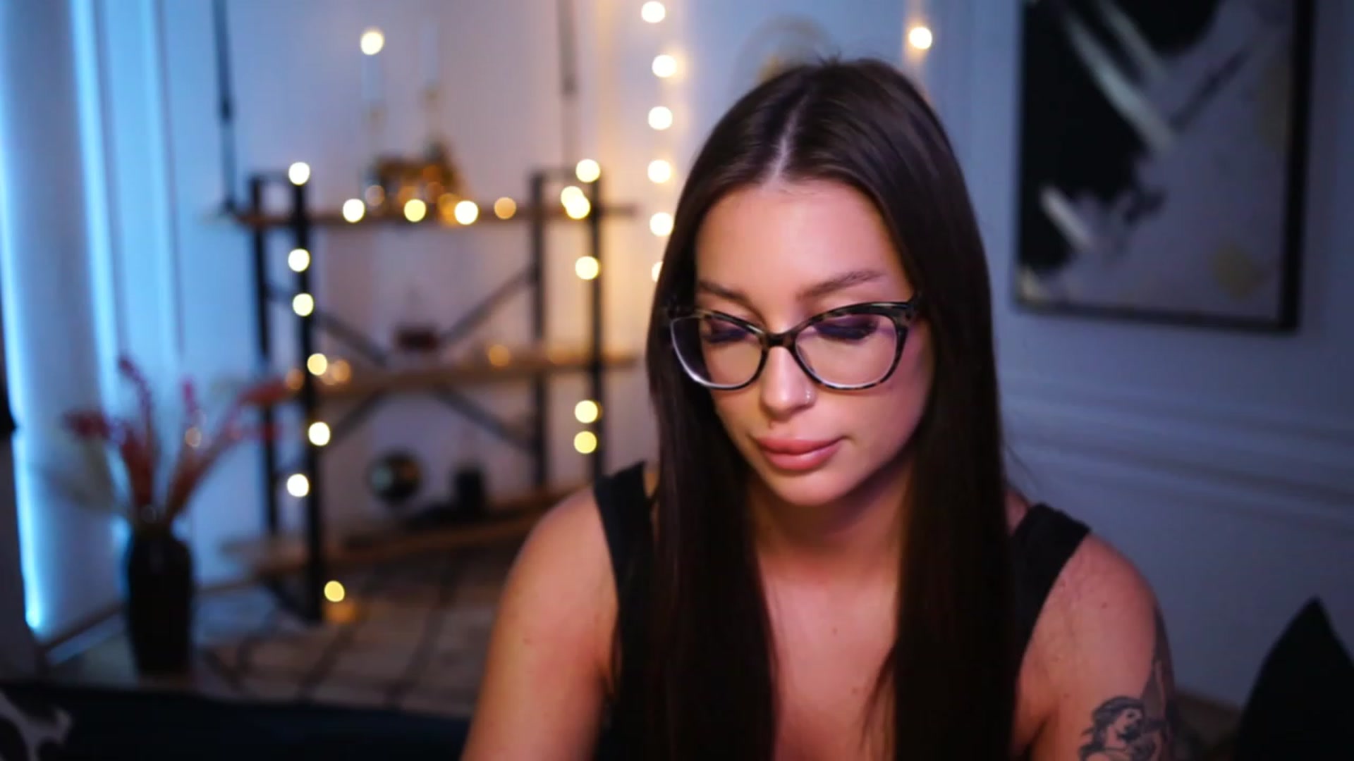 Gallery image thumbnail from blueexstacey's myfreecams stream on, 12/02/2022, 02:12 image 20 of 20