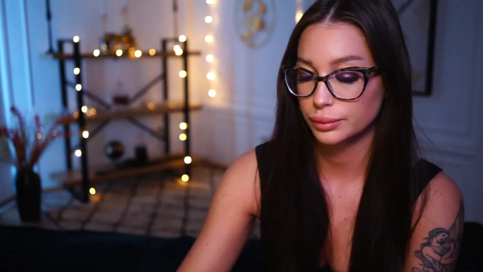 Gallery image thumbnail from blueexstacey's myfreecams stream on, 12/02/2022, 02:12 image 18 of 20