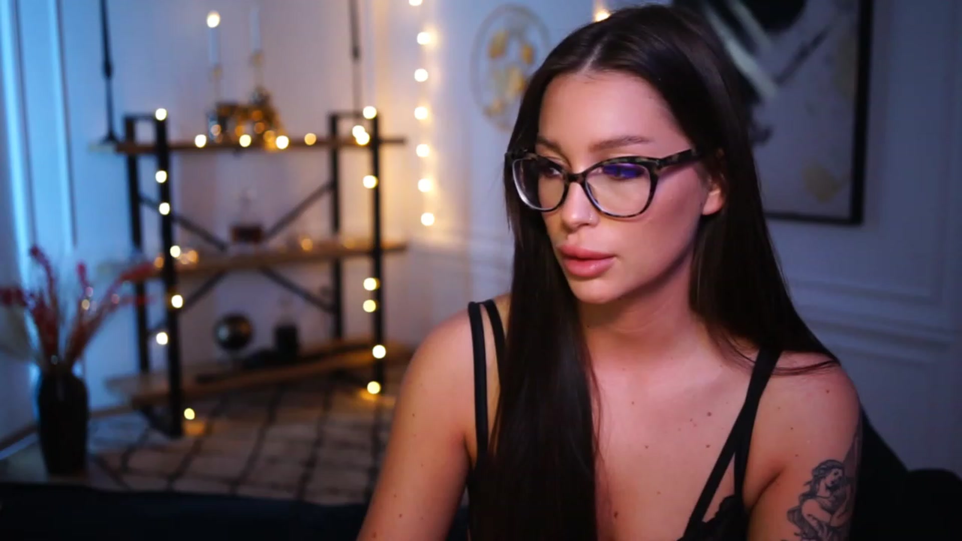 Gallery image thumbnail from blueexstacey's myfreecams stream on, 12/02/2022, 02:52 image 17 of 20