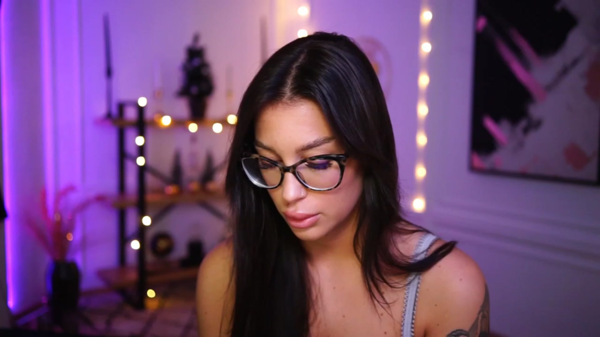 Gallery image thumbnail from blueexstacey's myfreecams stream on, 12/07/2022, 13:11 image 18 of 20