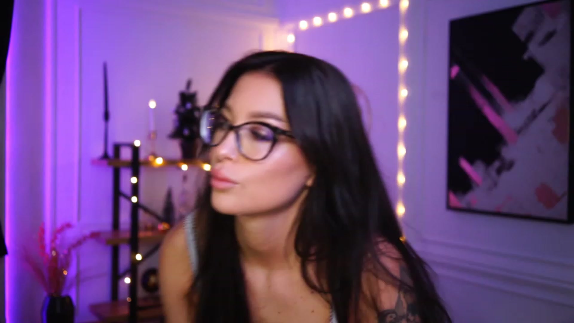 Gallery image thumbnail from blueexstacey's myfreecams stream on, 12/07/2022, 13:11 image 4 of 20