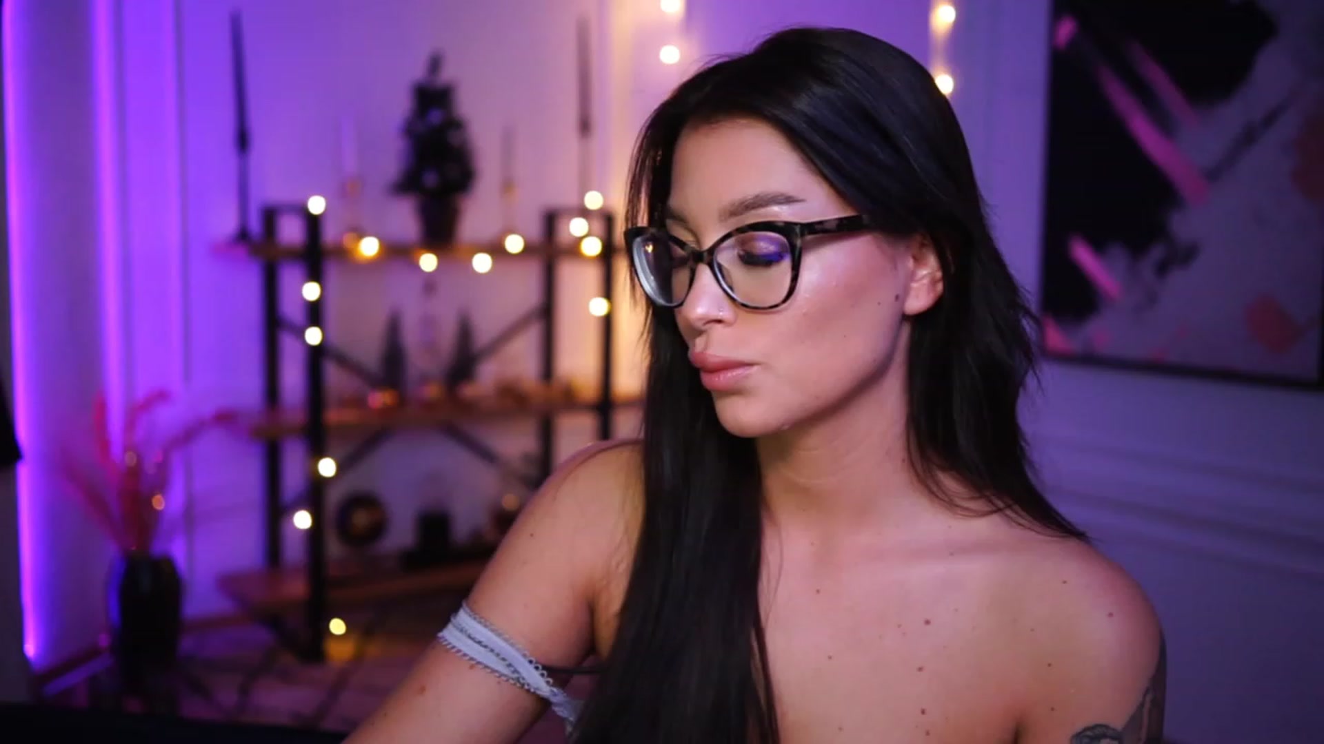 Gallery image thumbnail from blueexstacey's myfreecams stream on, 12/07/2022, 14:42 image 10 of 20