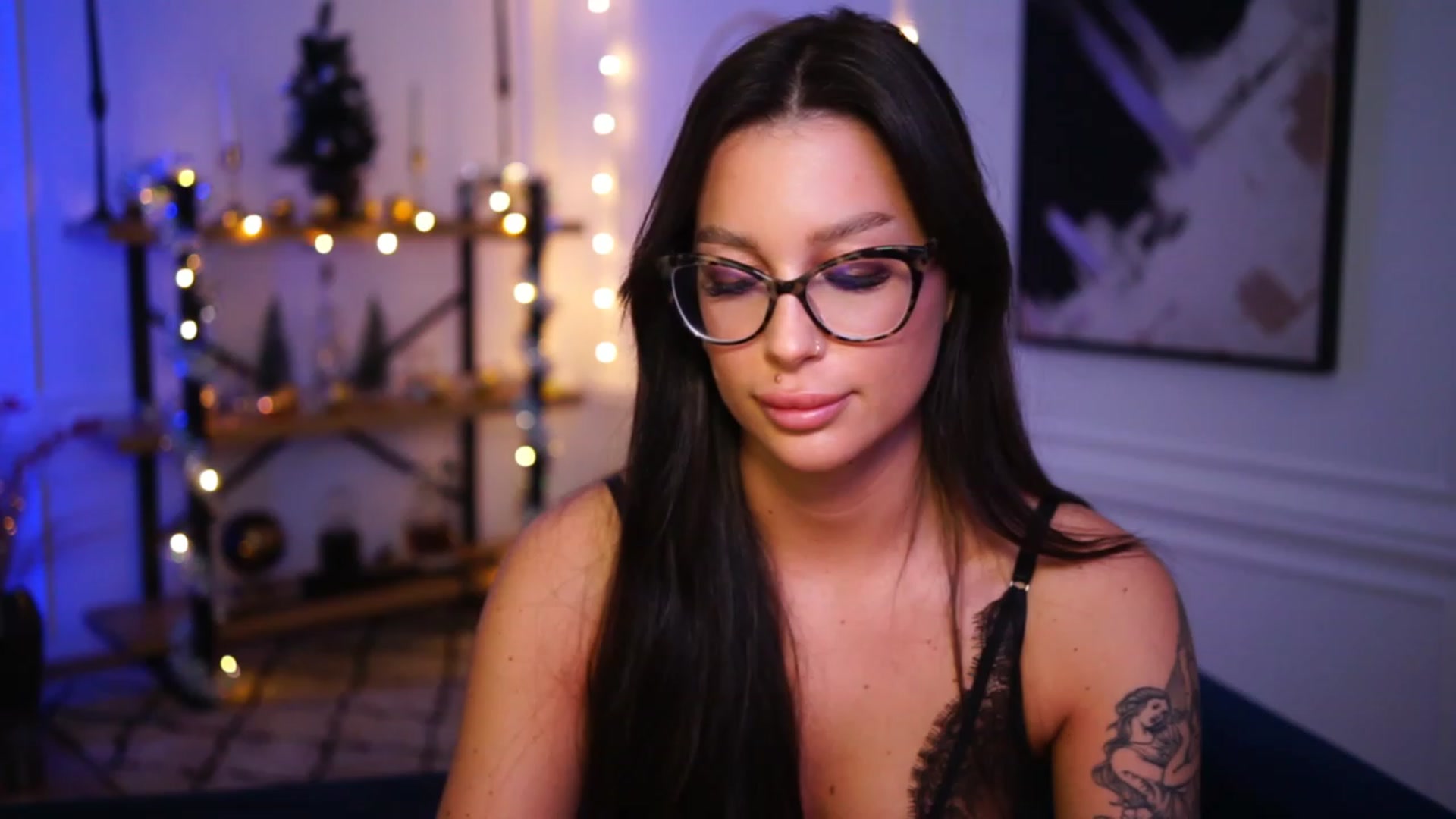 Gallery image thumbnail from blueexstacey's myfreecams stream on, 12/09/2022, 01:02 image 20 of 20