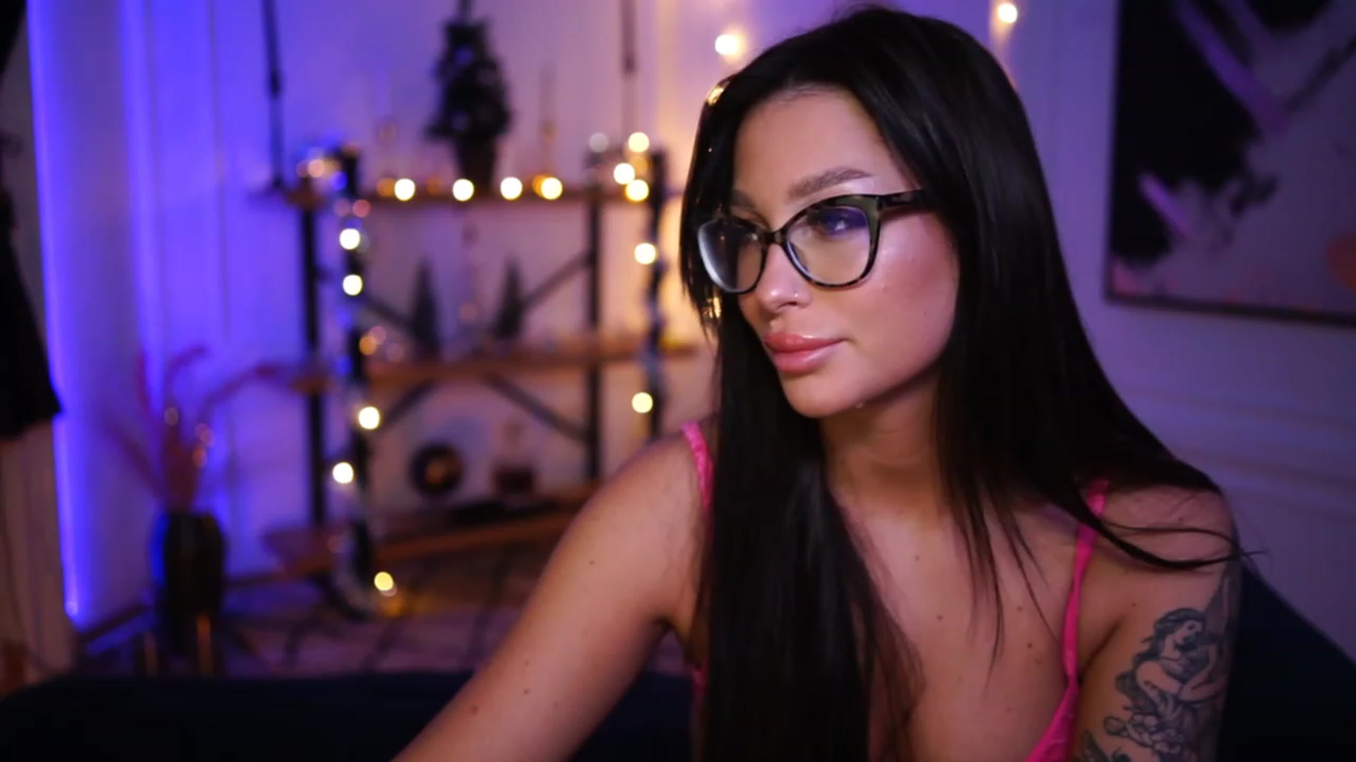 Gallery image thumbnail from blueexstacey's myfreecams stream on, 12/12/2022, 02:13 image 17 of 20