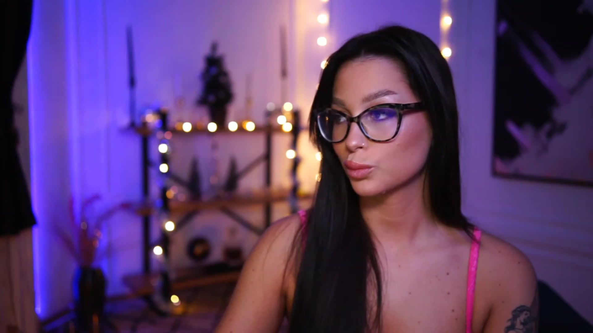 Gallery image thumbnail from blueexstacey's myfreecams stream on, 12/12/2022, 02:13 image 14 of 20