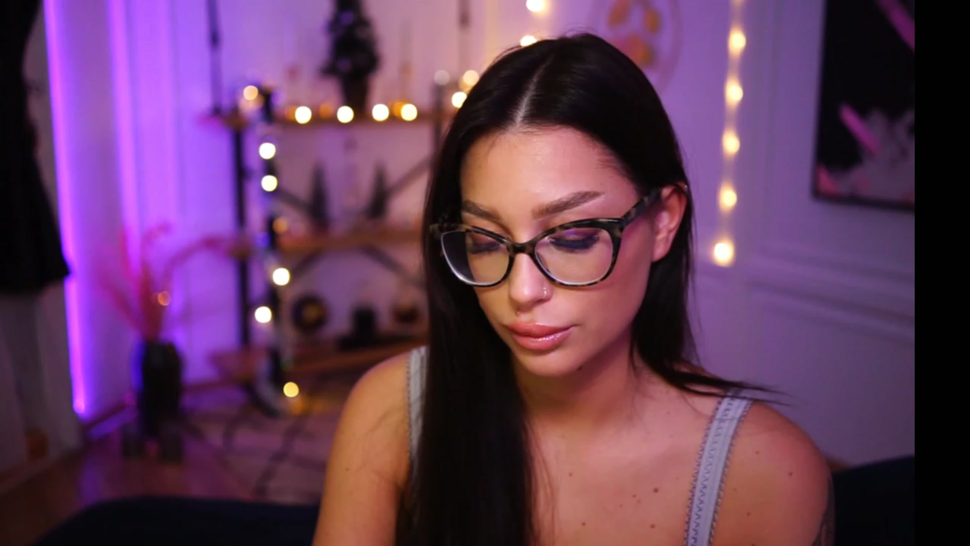 Gallery image thumbnail from blueexstacey's myfreecams stream on, 12/13/2022, 03:02 image 1 of 20