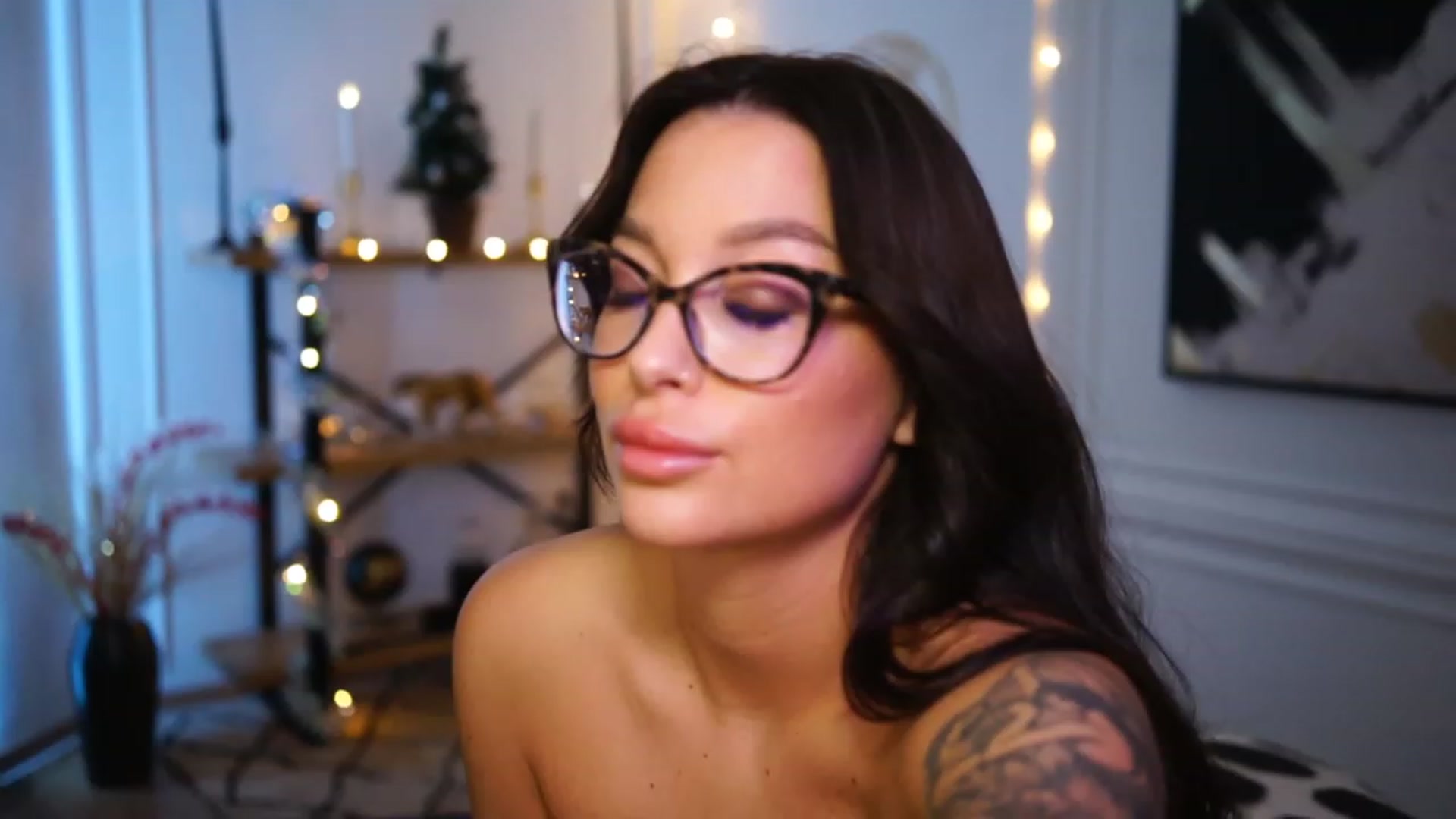 Gallery image thumbnail from blueexstacey's myfreecams stream on, 12/14/2022, 23:11 image 9 of 20