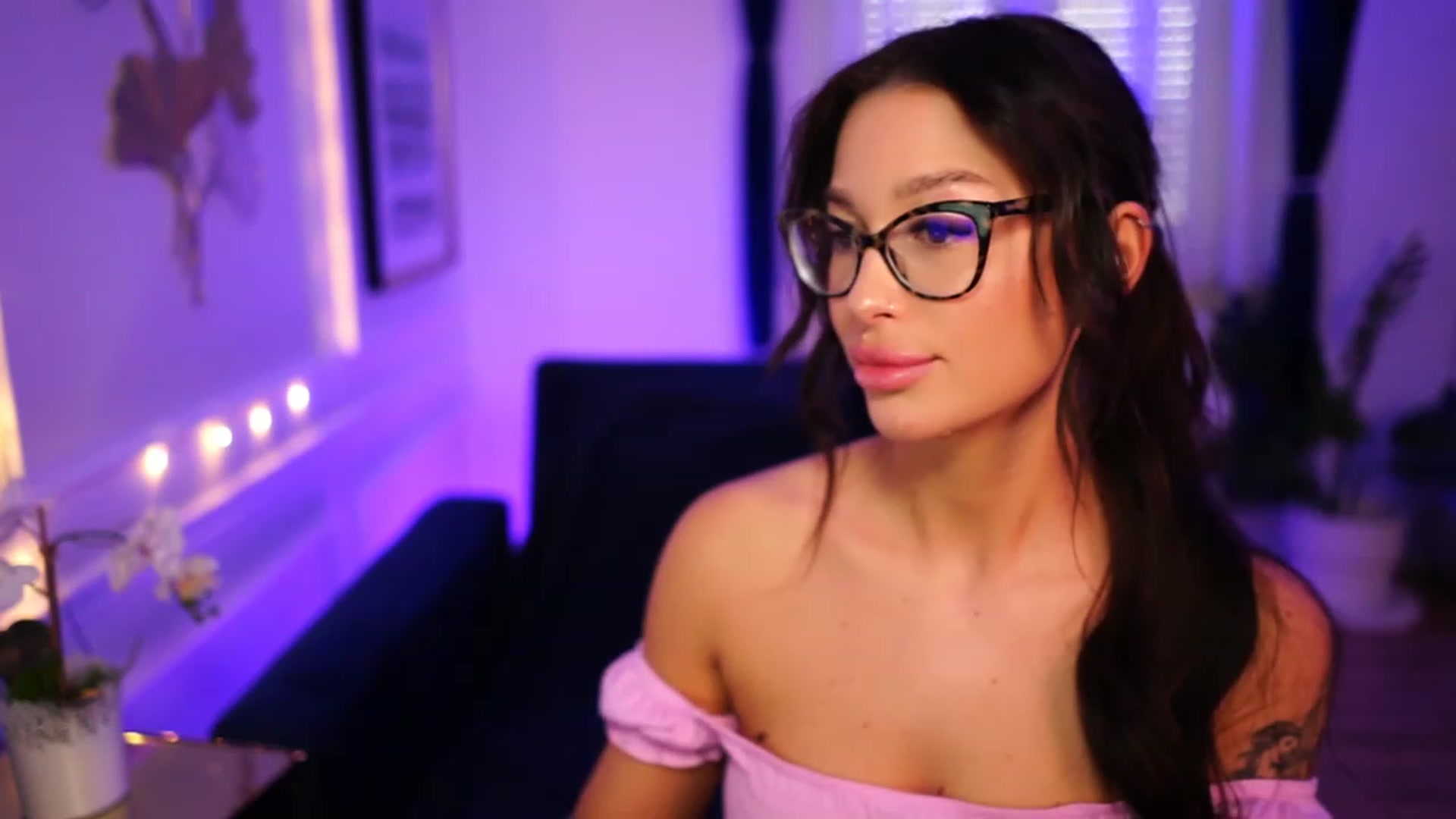 Gallery image thumbnail from blueexstacey's myfreecams stream on, 03/05/2023, 12:53 image 10 of 20