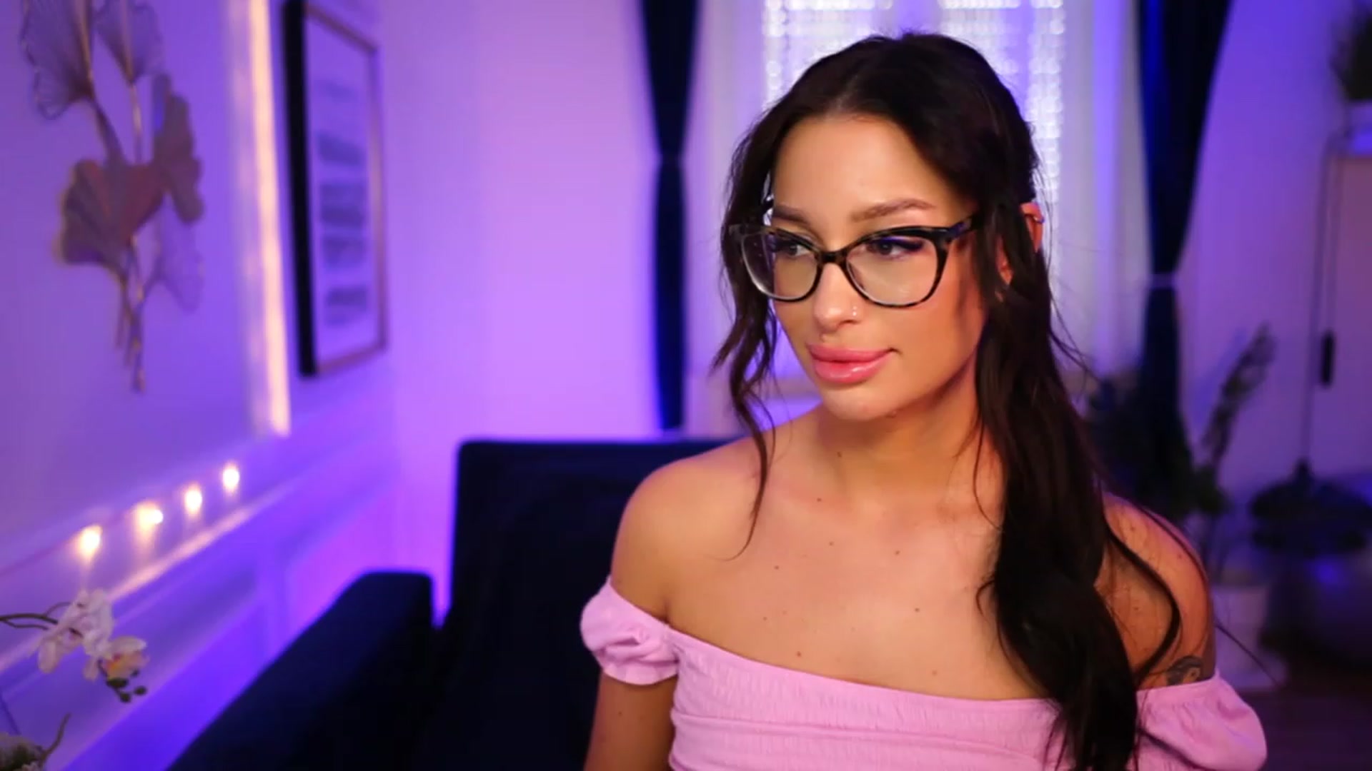 Gallery image thumbnail from blueexstacey's myfreecams stream on, 03/05/2023, 12:53 image 16 of 20