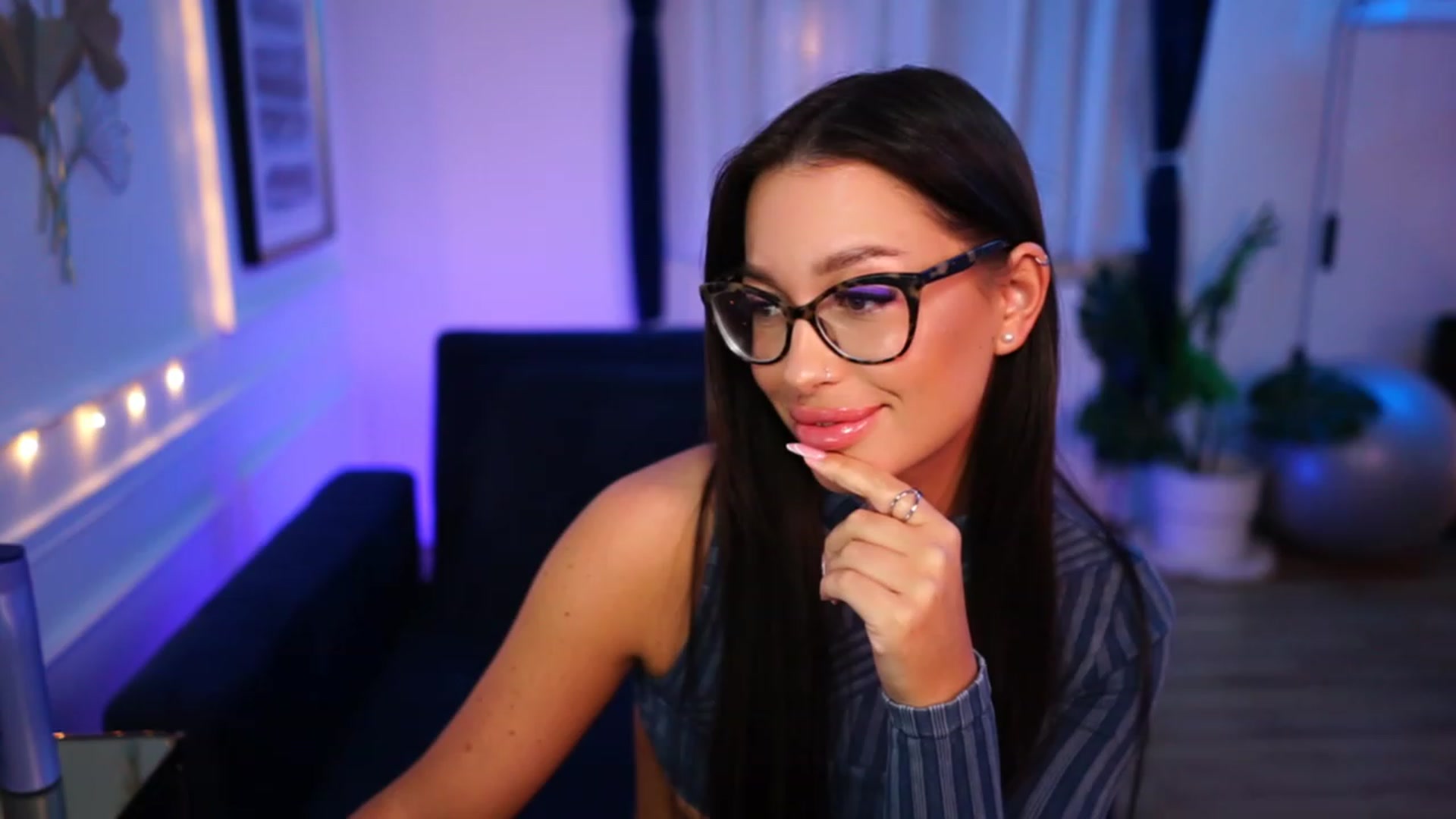 Gallery image thumbnail from blueexstacey's myfreecams stream on, 03/07/2023, 20:27 image 14 of 20