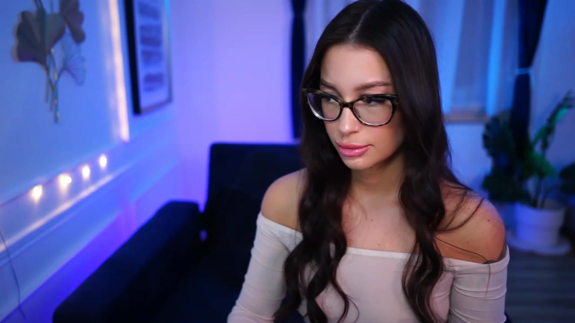 Gallery image thumbnail from blueexstacey's myfreecams stream on, 03/08/2023, 19:15 image 13 of 20