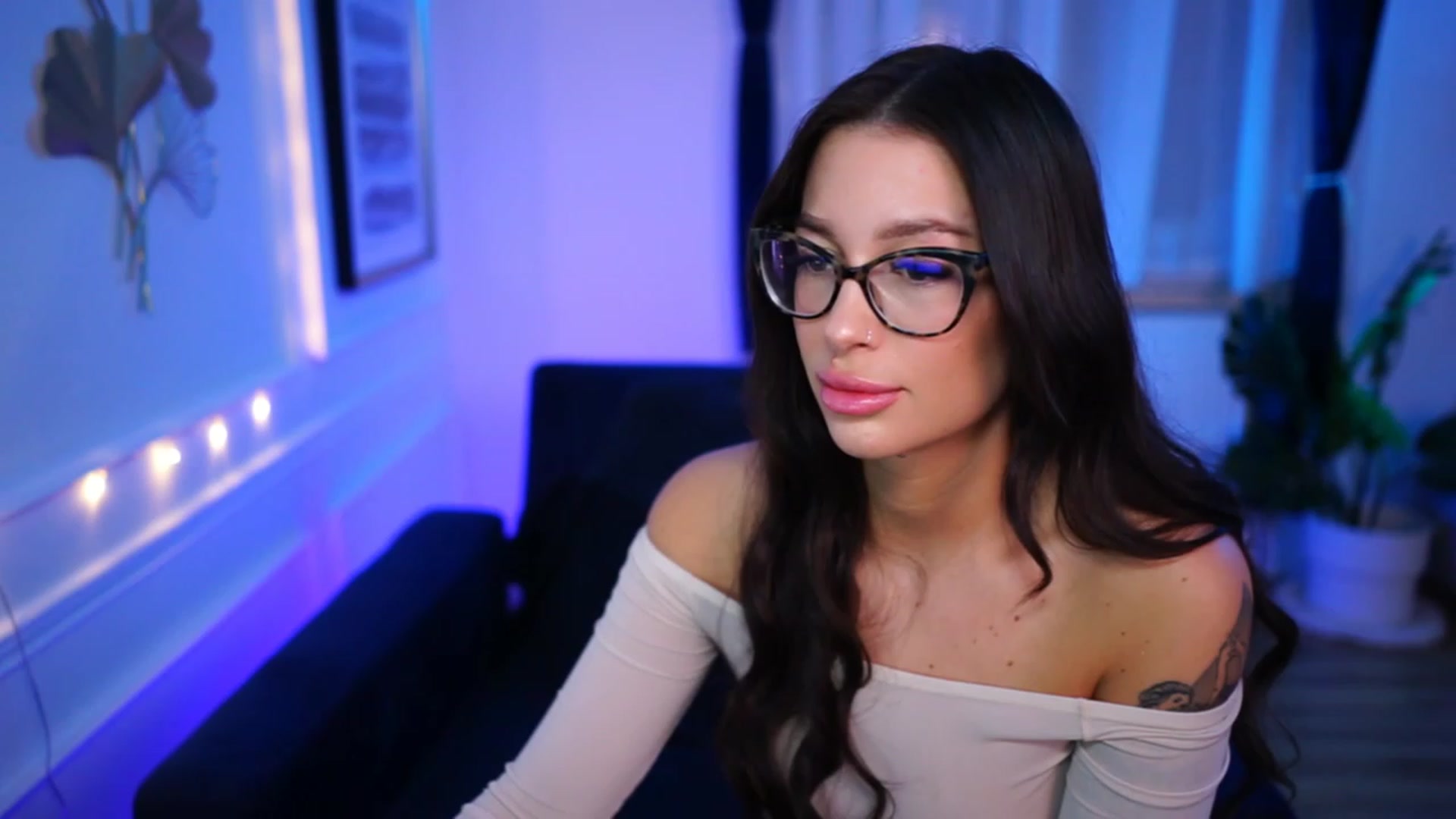 Gallery image thumbnail from blueexstacey's myfreecams stream on, 03/08/2023, 19:15 image 14 of 20