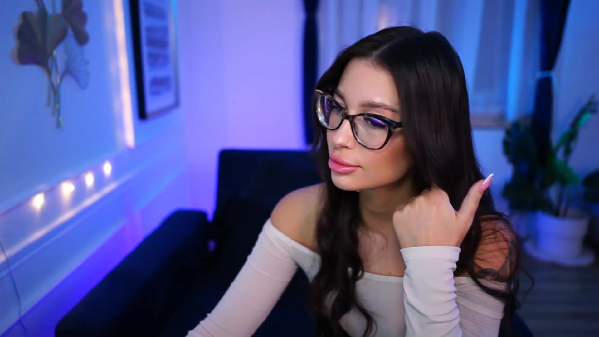 Gallery image thumbnail from blueexstacey's myfreecams stream on, 03/08/2023, 19:15 image 16 of 20