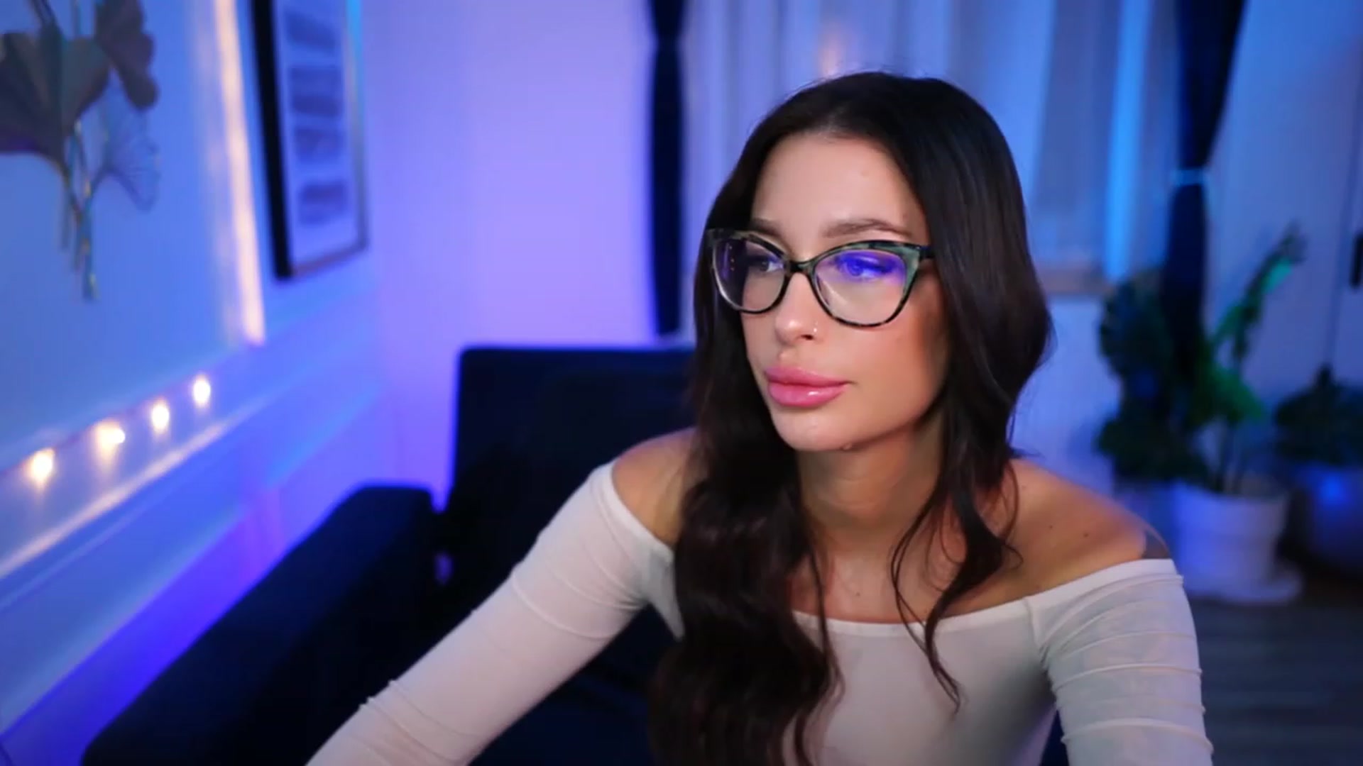 Gallery image thumbnail from blueexstacey's myfreecams stream on, 03/08/2023, 20:19 image 11 of 20