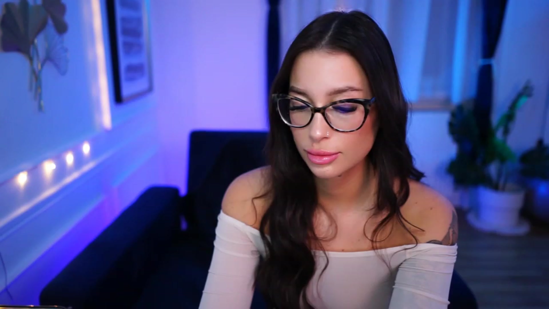 Gallery image thumbnail from blueexstacey's myfreecams stream on, 03/08/2023, 21:53 image 5 of 20