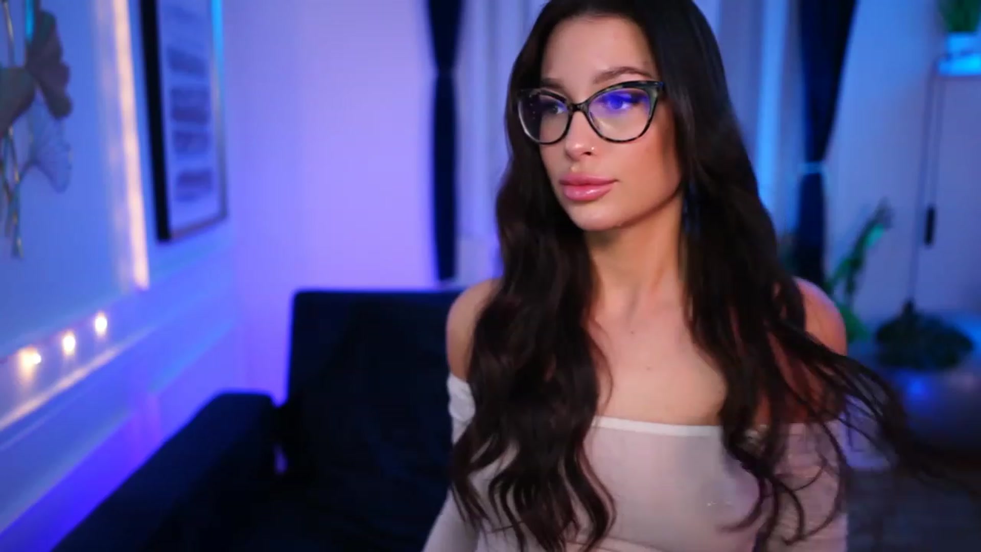 Gallery image thumbnail from blueexstacey's myfreecams stream on, 03/08/2023, 21:53 image 19 of 20