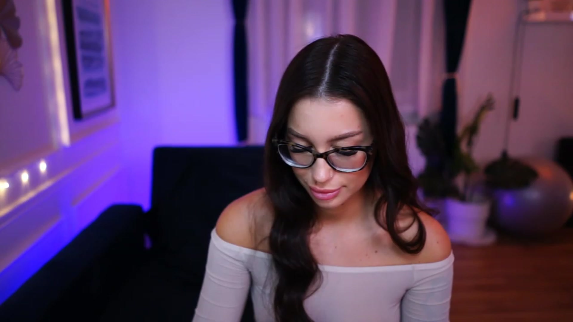 Gallery image thumbnail from blueexstacey's myfreecams stream on, 03/08/2023, 22:59 image 20 of 20