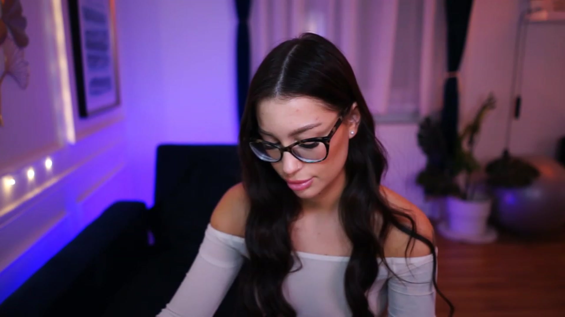Gallery image thumbnail from blueexstacey's myfreecams stream on, 03/08/2023, 22:59 image 18 of 20