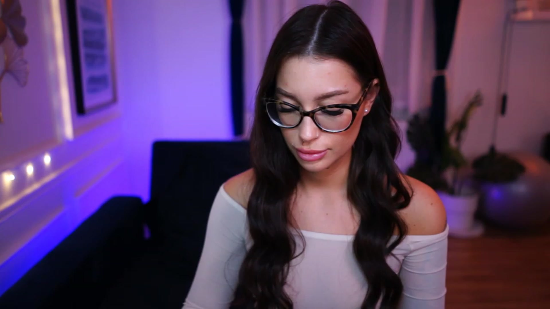 Gallery image thumbnail from blueexstacey's myfreecams stream on, 03/08/2023, 22:59 image 16 of 20