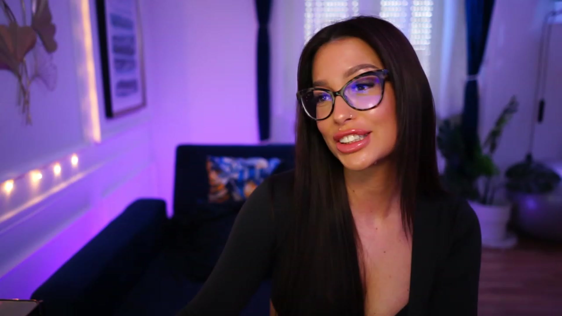 Gallery image thumbnail from blueexstacey's myfreecams stream on, 03/10/2023, 11:00 image 19 of 20