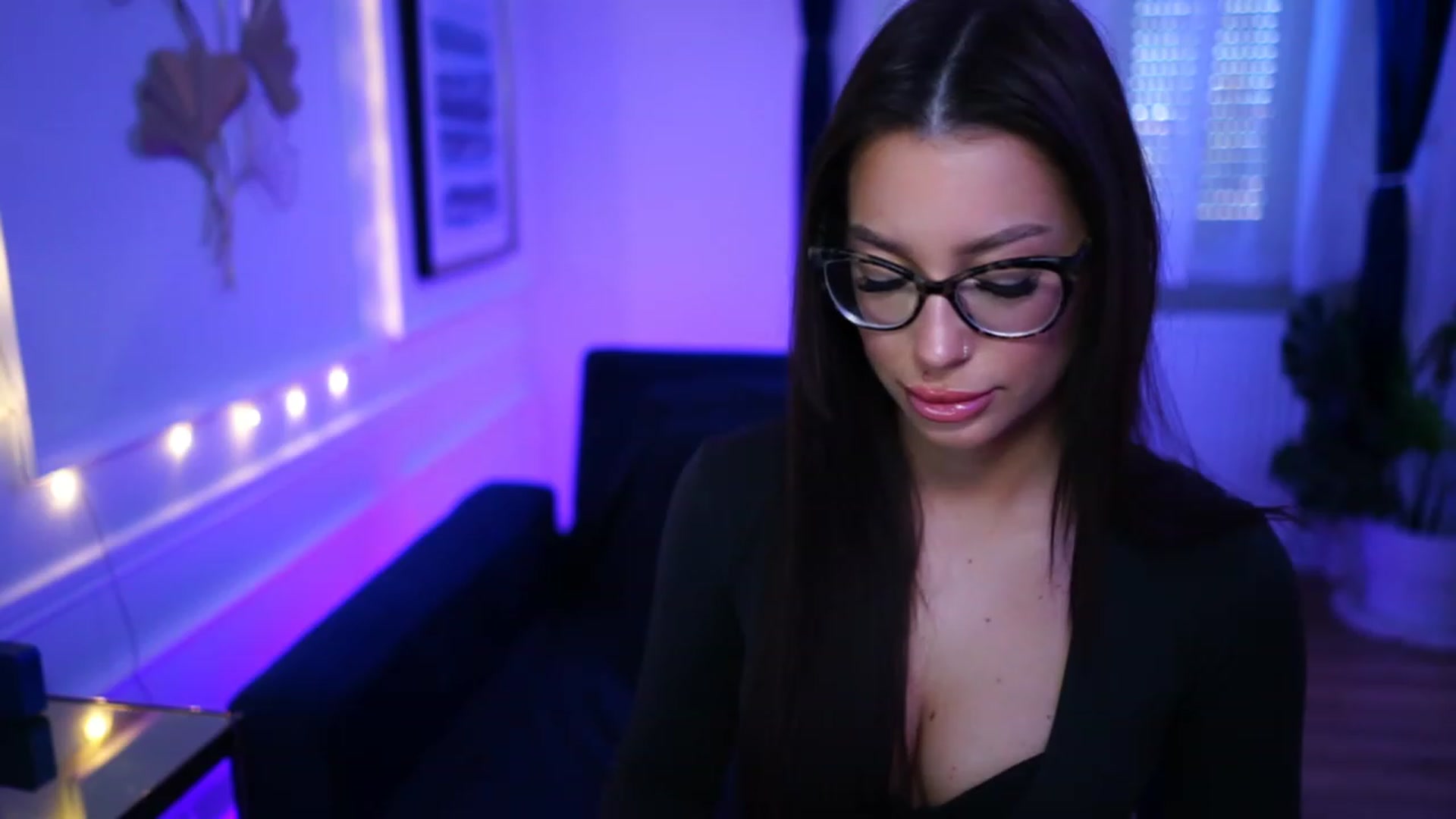 Gallery image thumbnail from blueexstacey's myfreecams stream on, 03/10/2023, 11:00 image 2 of 20