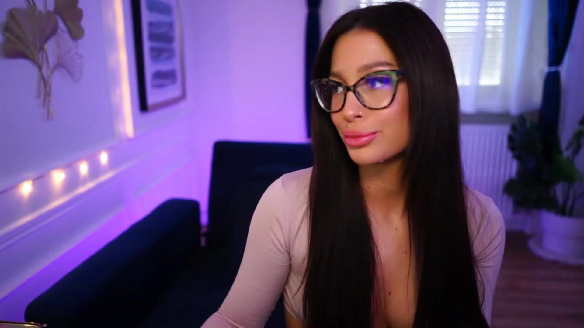Gallery image thumbnail from blueexstacey's myfreecams stream on, 03/11/2023, 13:41 image 9 of 20