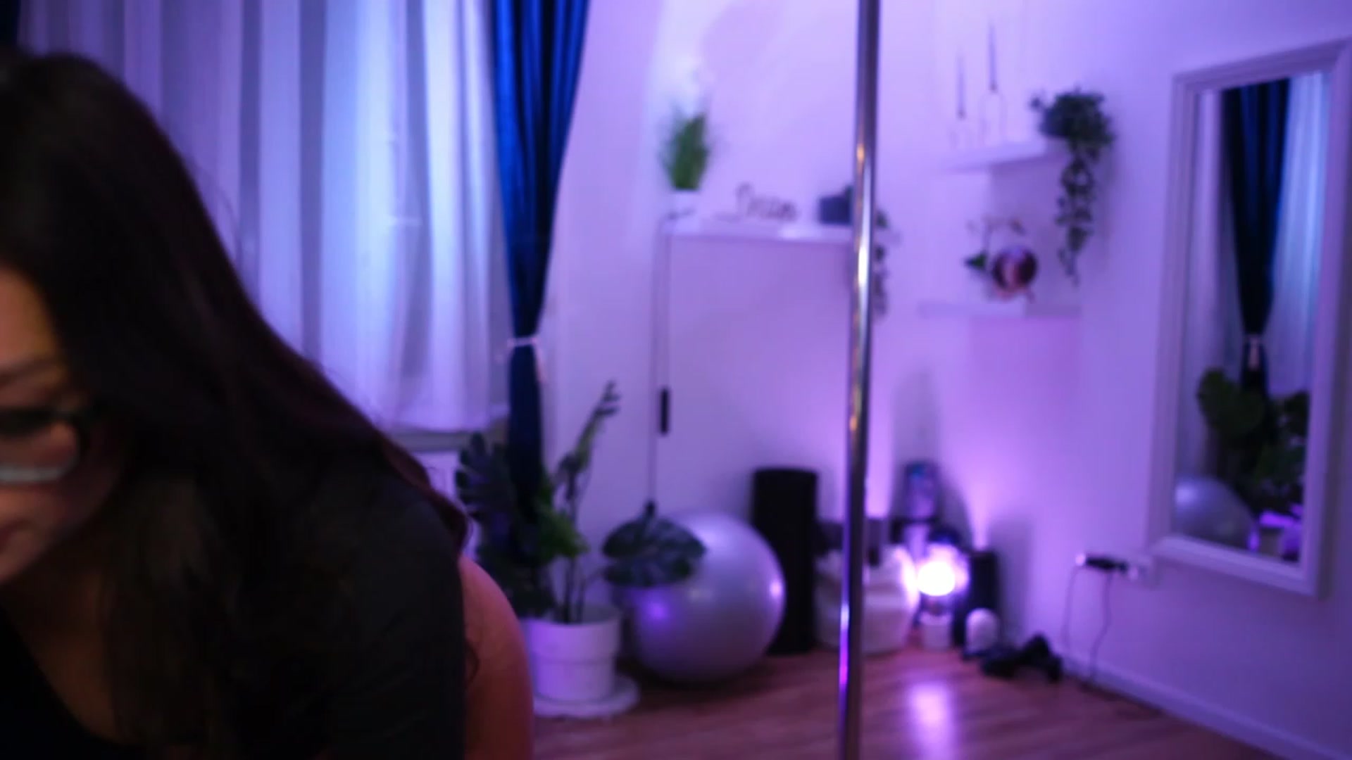 Gallery image thumbnail from blueexstacey's myfreecams stream on, 03/14/2023, 24:00 image 7 of 20