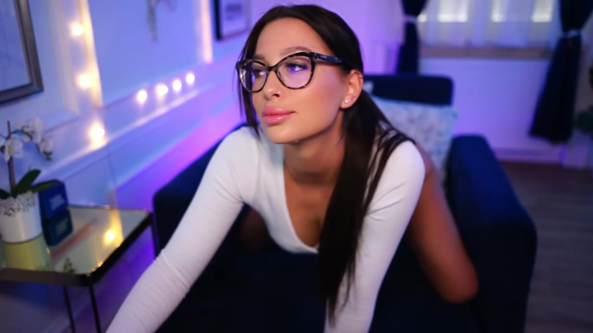 Gallery image thumbnail from blueexstacey's myfreecams stream on, 03/20/2023, 15:42 image 12 of 20