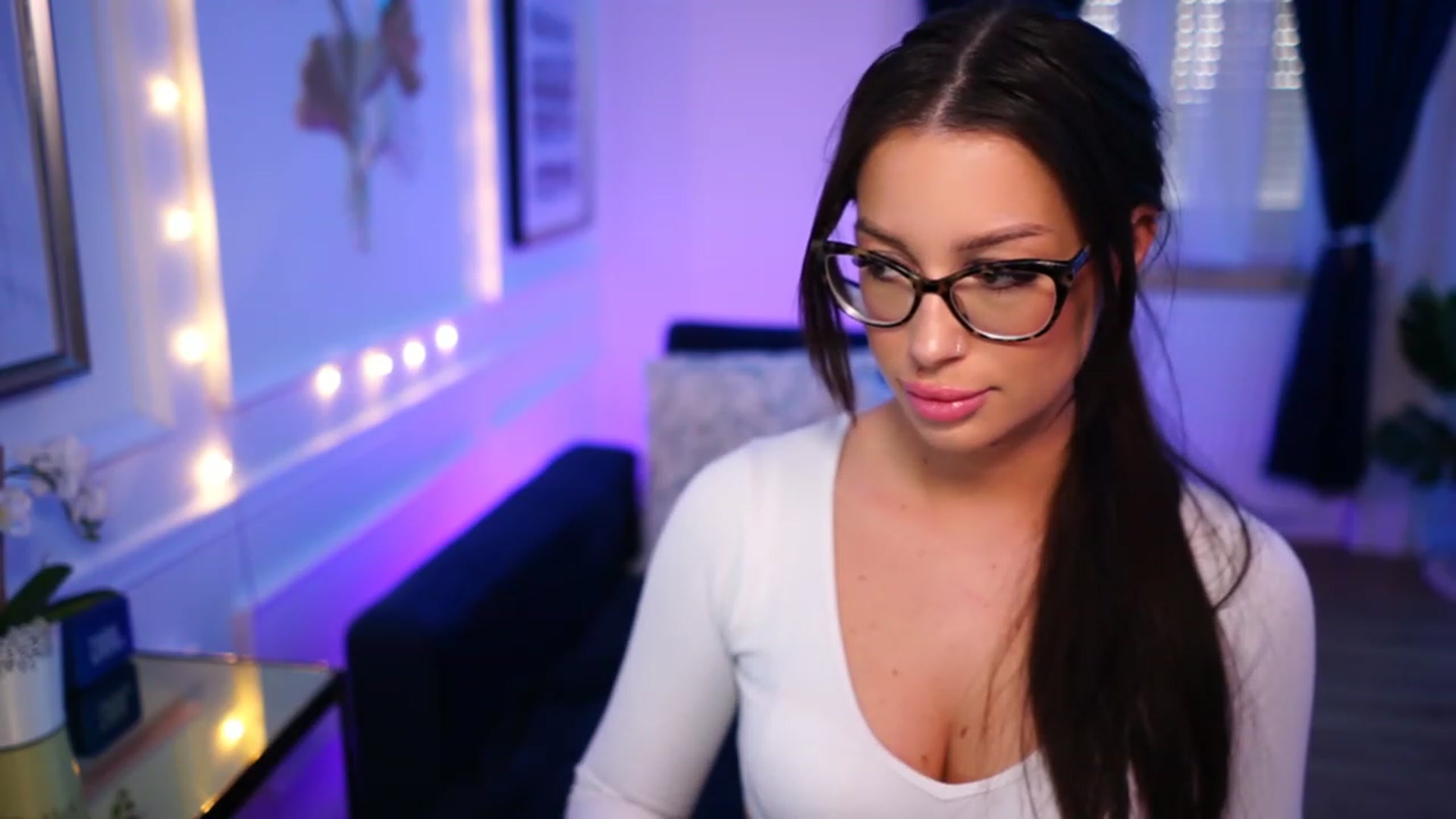 Gallery image thumbnail from blueexstacey's myfreecams stream on, 03/20/2023, 15:42 image 20 of 20