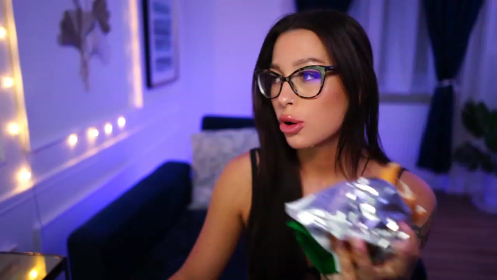 Gallery image thumbnail from blueexstacey's myfreecams stream on, 03/20/2023, 19:24 image 9 of 20