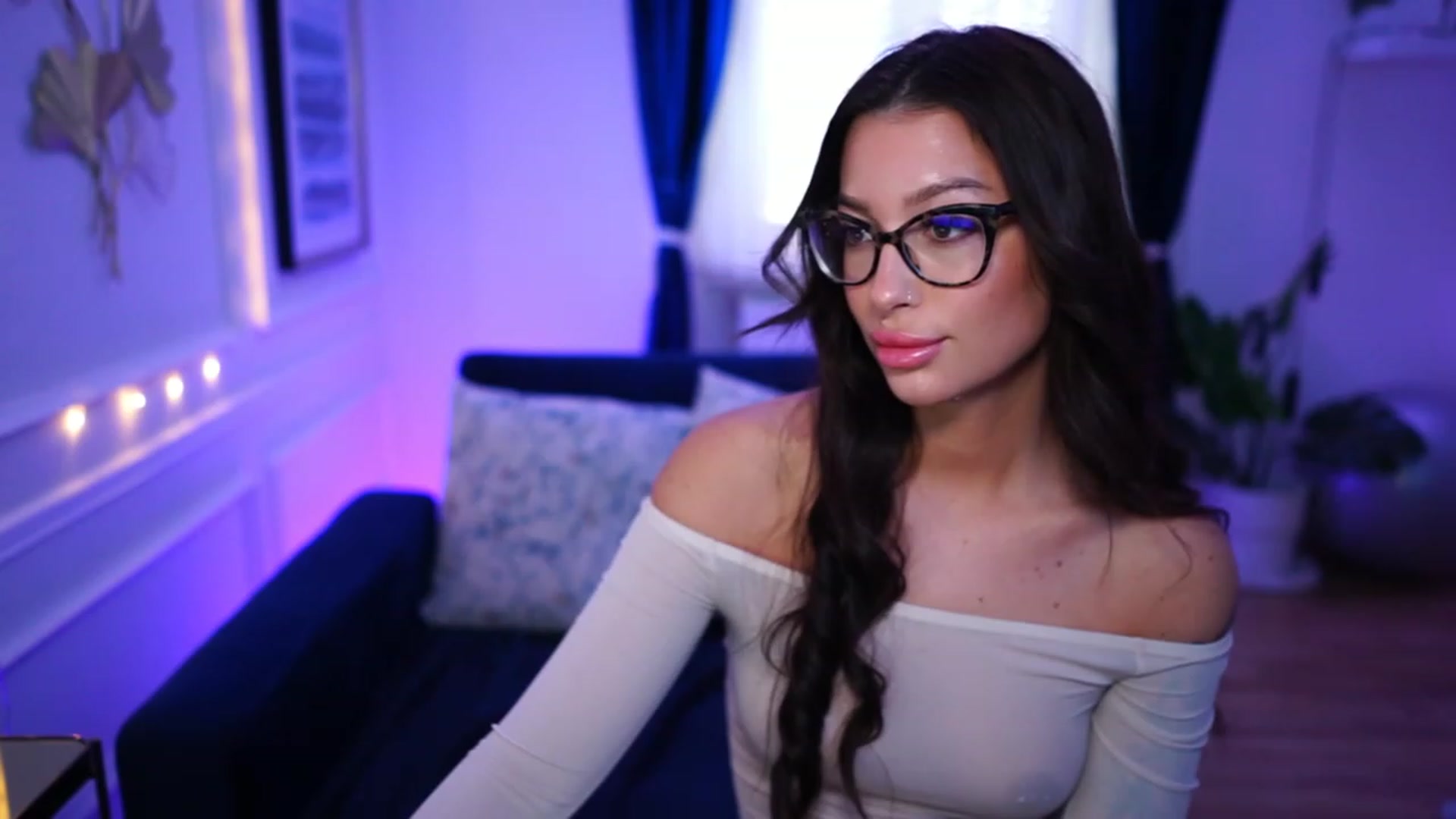 Gallery image thumbnail from blueexstacey's myfreecams stream on, 03/24/2023, 13:12 image 14 of 20