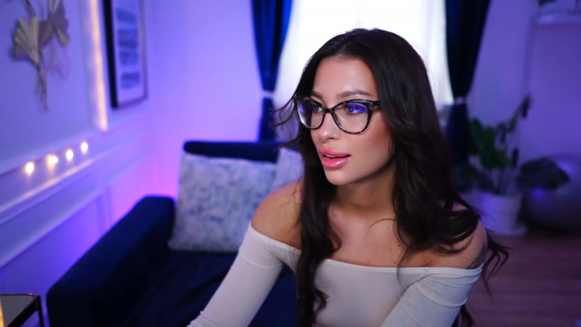 Gallery image thumbnail from blueexstacey's myfreecams stream on, 03/24/2023, 13:12 image 16 of 20