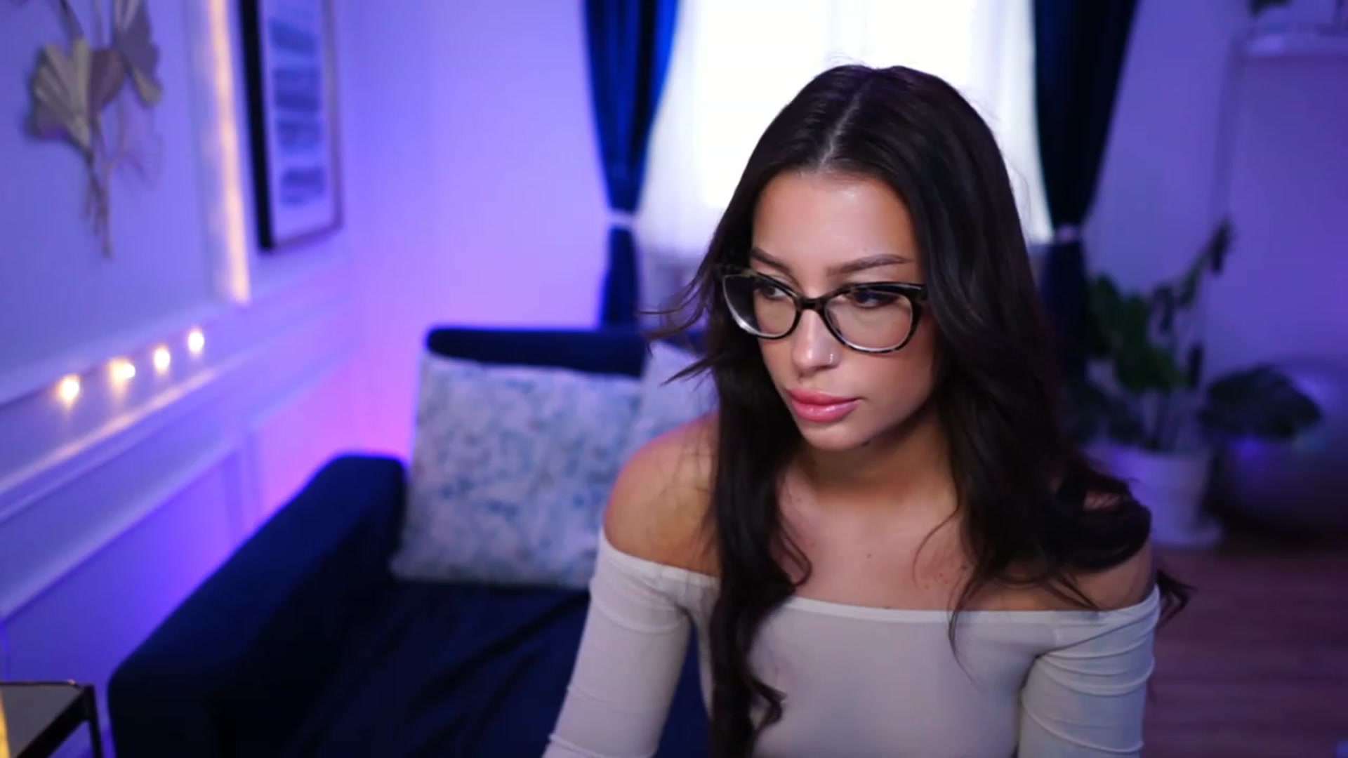 Gallery image thumbnail from blueexstacey's myfreecams stream on, 03/24/2023, 13:12 image 17 of 20