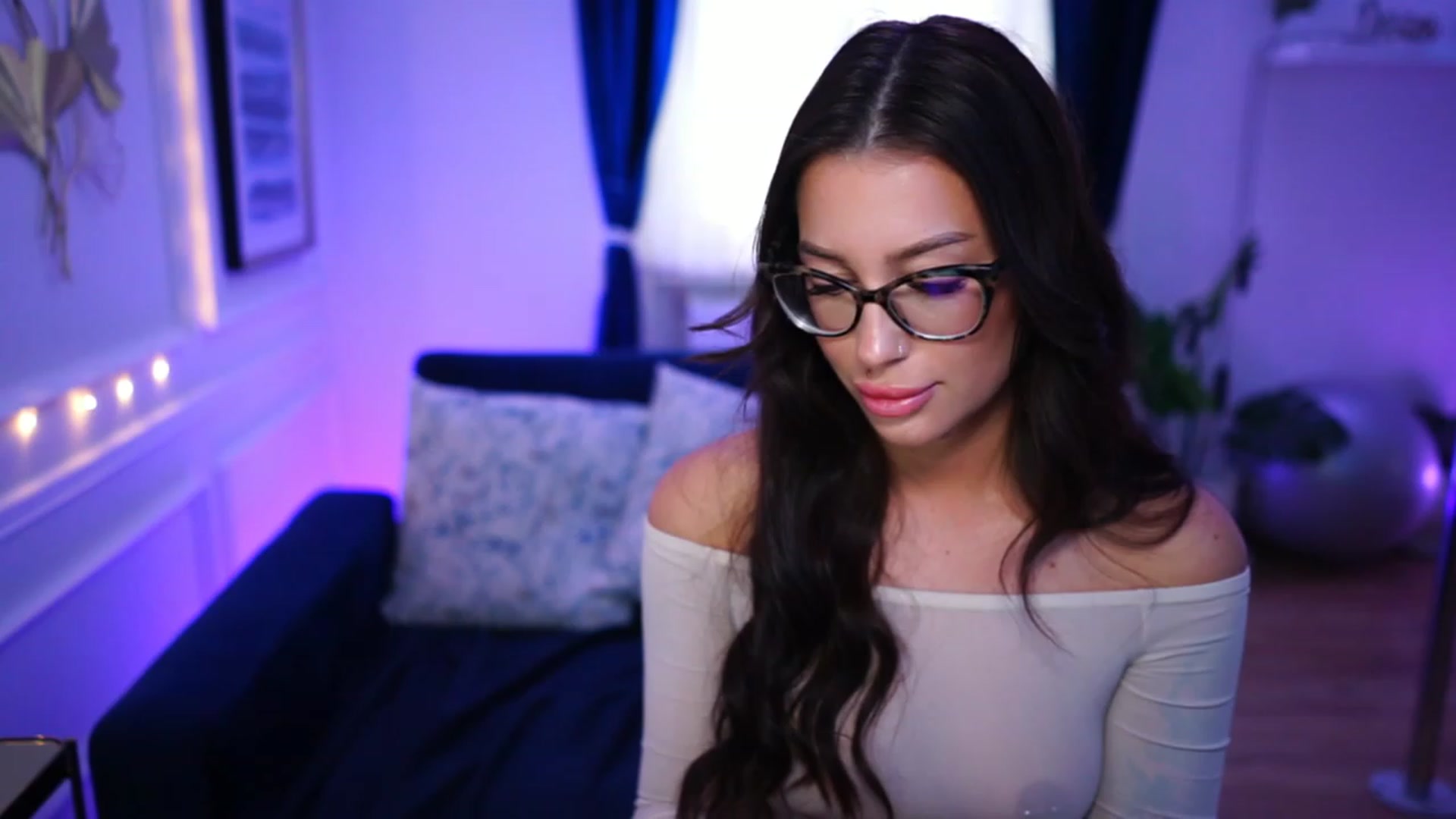 Gallery image thumbnail from blueexstacey's myfreecams stream on, 03/24/2023, 14:19 image 2 of 20
