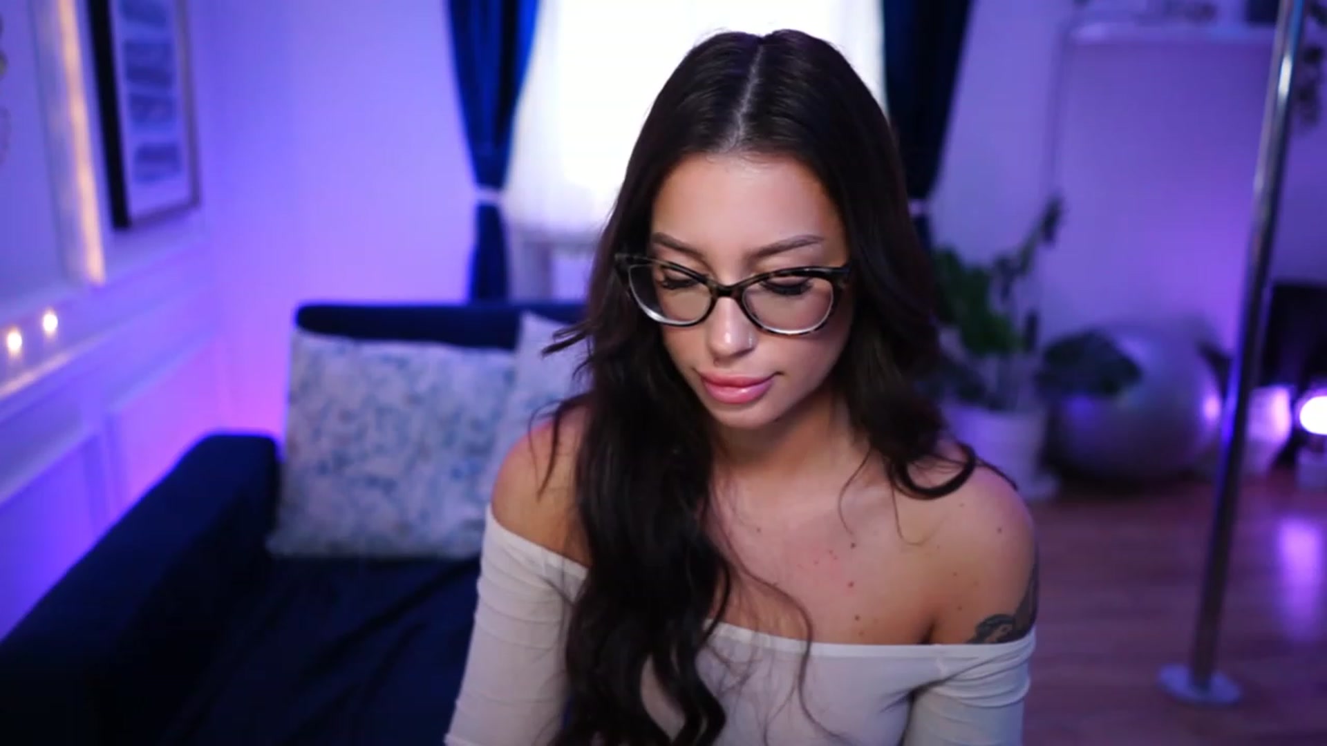 Gallery image thumbnail from blueexstacey's myfreecams stream on, 03/24/2023, 14:19 image 15 of 20